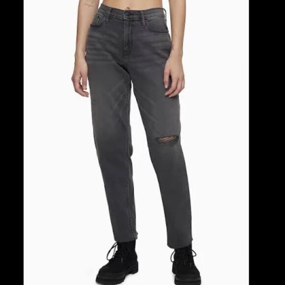 Calvin Klein Black Vintage Destructed High Rise Mom Ankle Jeans 25 - Picture 1 of 11